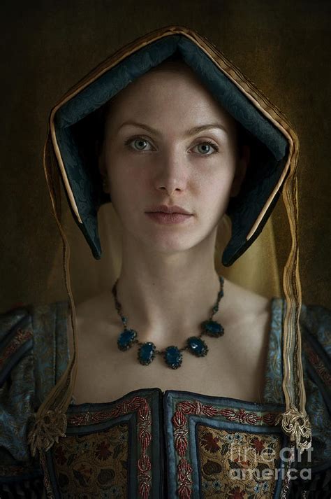 tudor headdress for women.